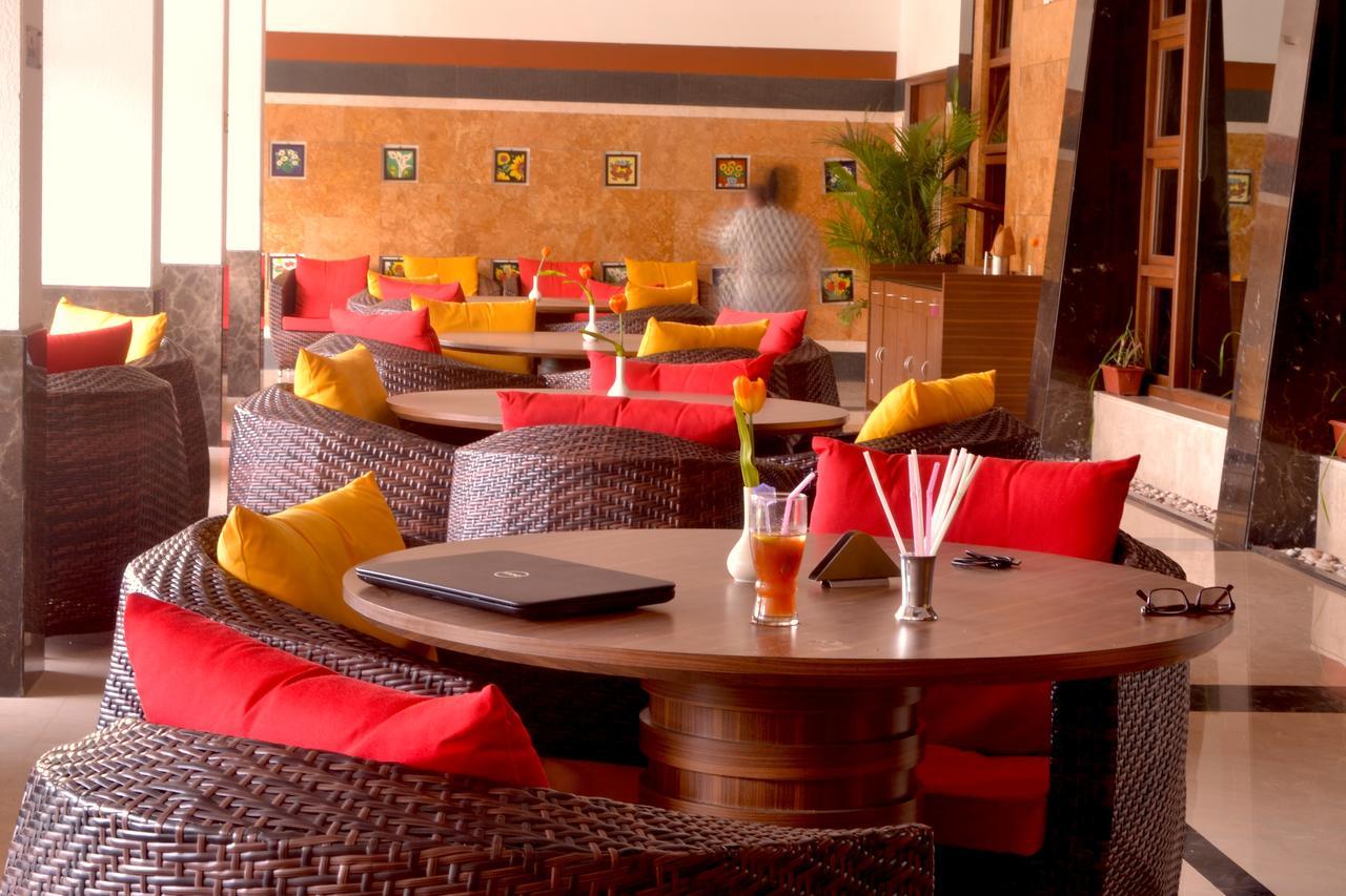 Club Emerald Bombay Extérieur photo